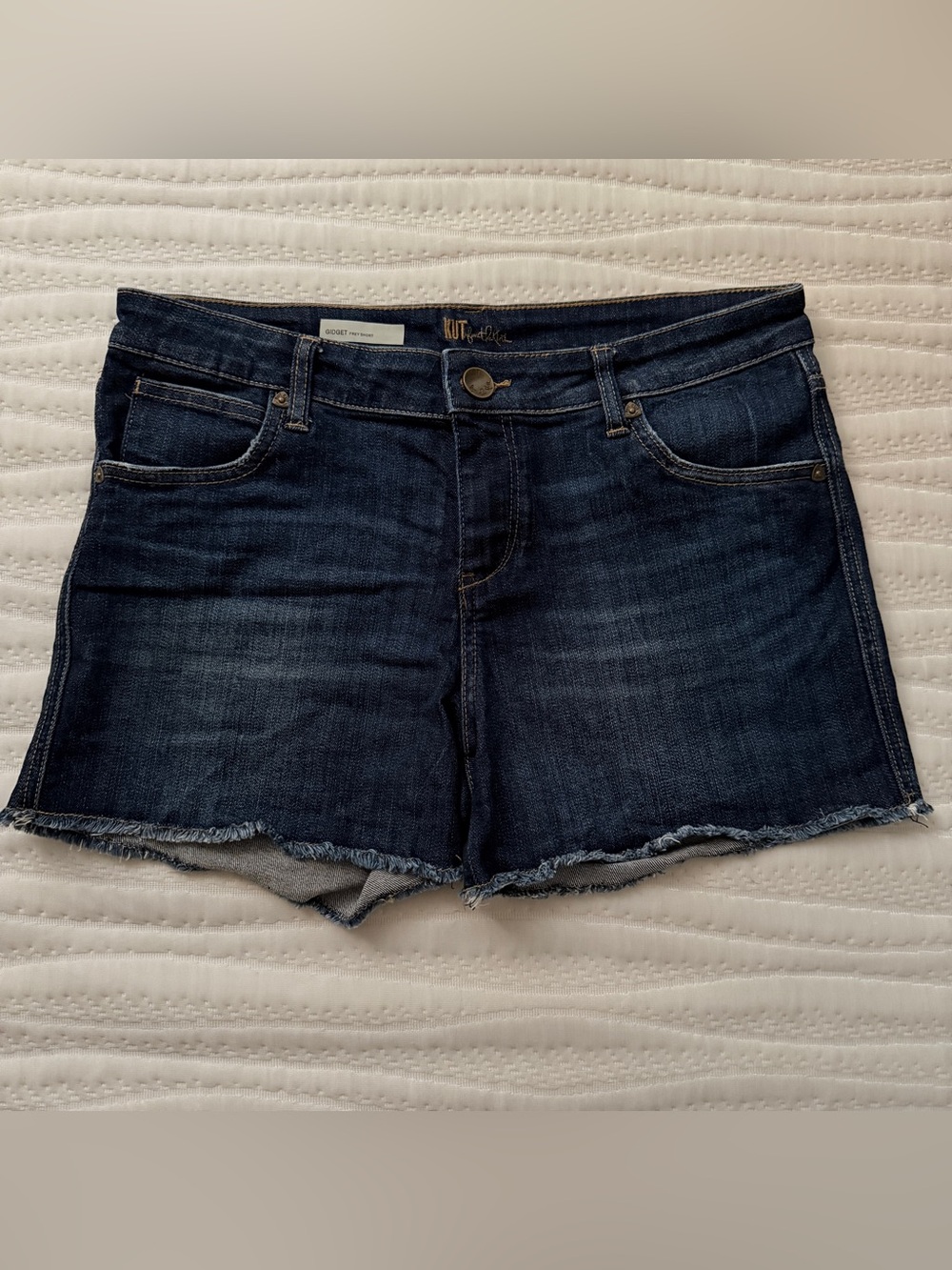 Kut from the Kloth Gidget Frey Shorts Size 8 NWOT Dark Wash Mid Rise Frayed Hem